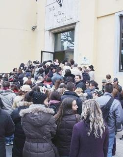 <strong>IN CODA </strong>per ore nell’attesa della prova di concorso