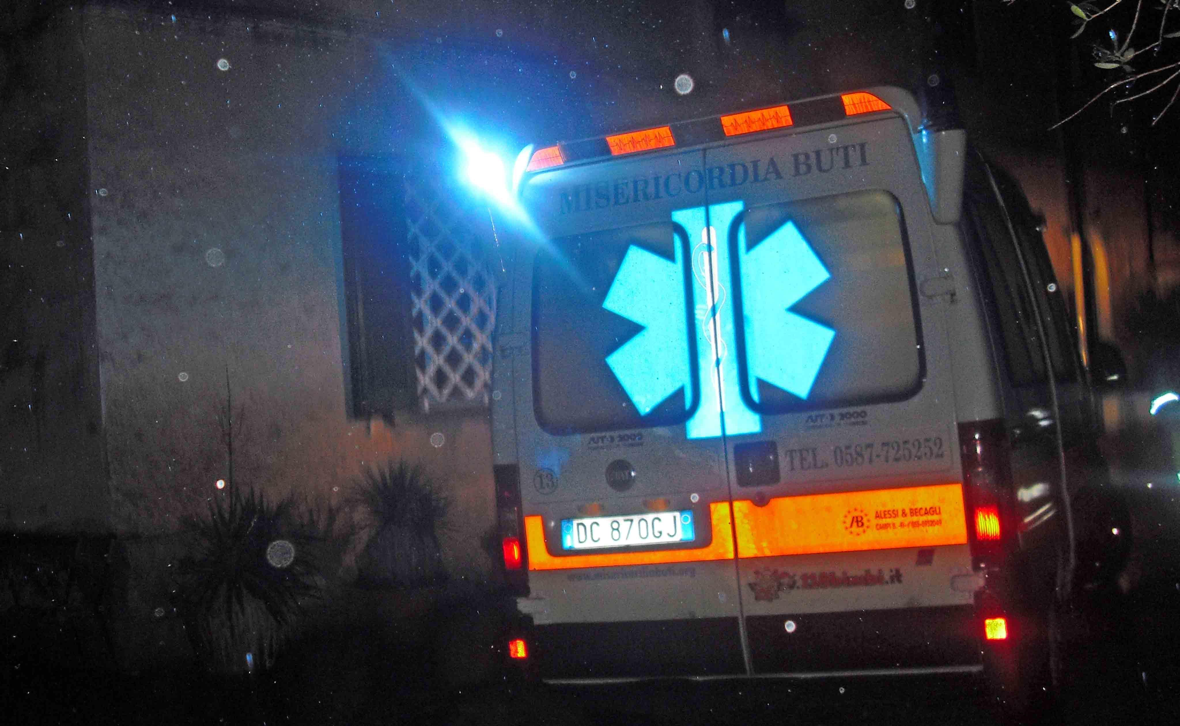 Un'ambulanza (foto d'archivio)