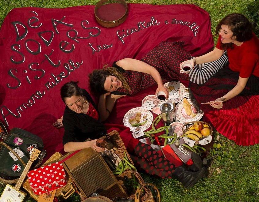 Le “De’ Soda Sisters” si autofinanziano per far uscire il loro terzo album 