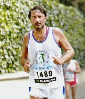 <strong>CORSA E AFFARI.</strong> Mario Ferri 300 maratone e una passione per la corsa nata per... affari