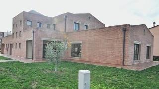 L’edificio su via Amrogi che dovrebbe ospitare il centro polivalente