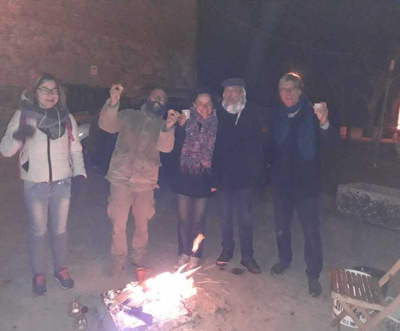 Il falò dei cattivi pensieri e la camminata sulla rupe 