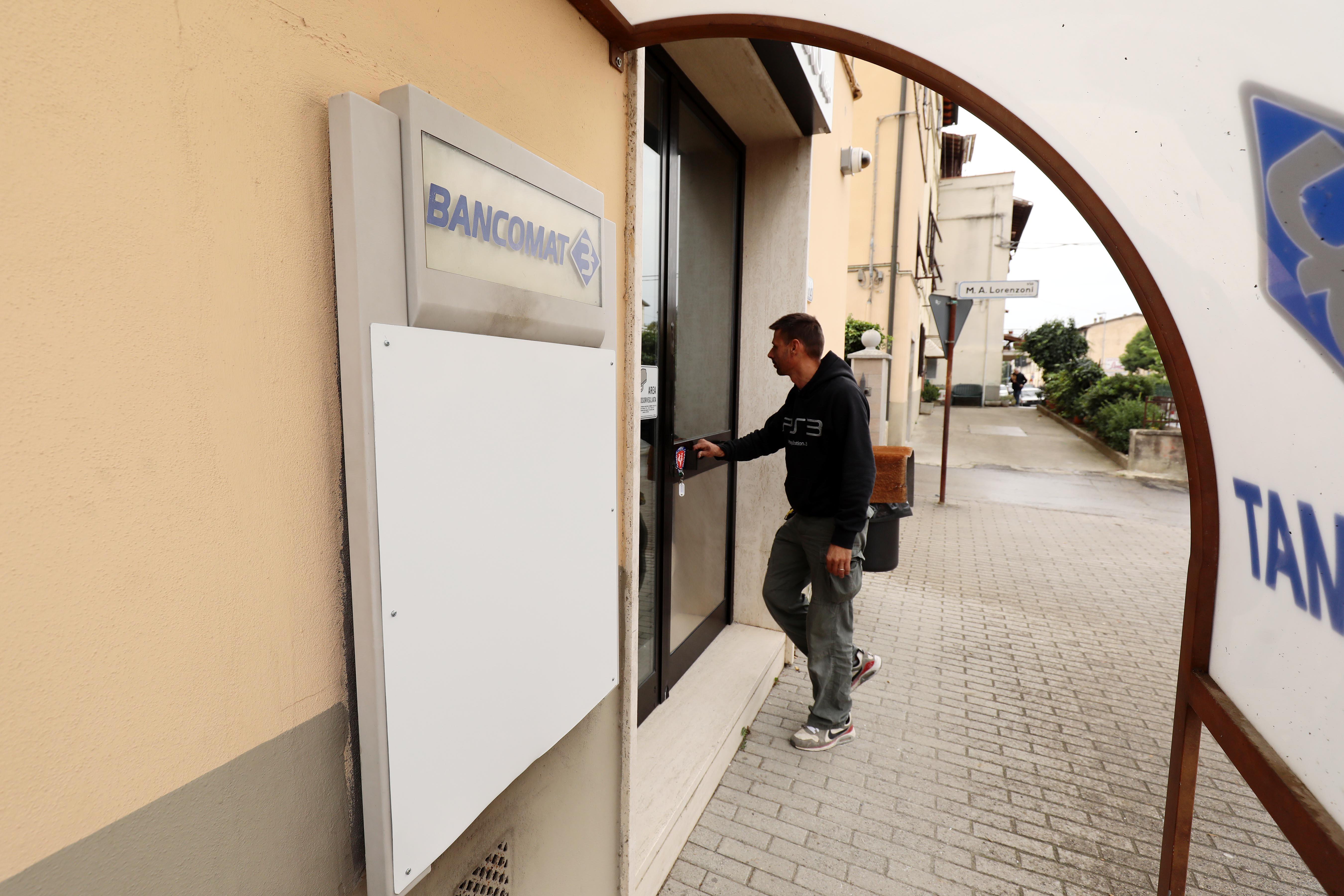 Chiusura del bancomat: la protesta del sindaco di Lamporecchio