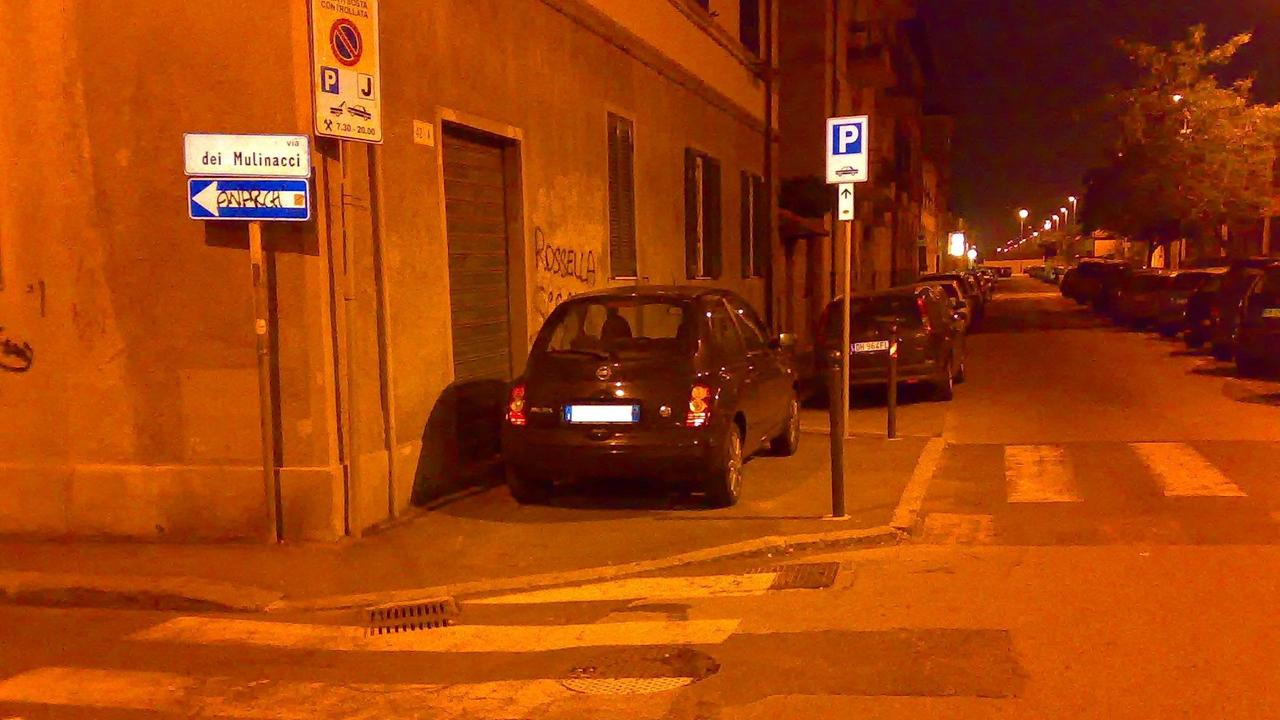 Danno fuoco alle biciclette per divertirsi: denunciati due diciassettenni
