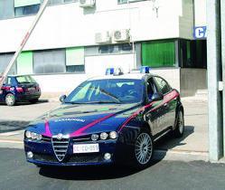 I carabinieri hanno prelevato l'uomo dalla sua abitazione