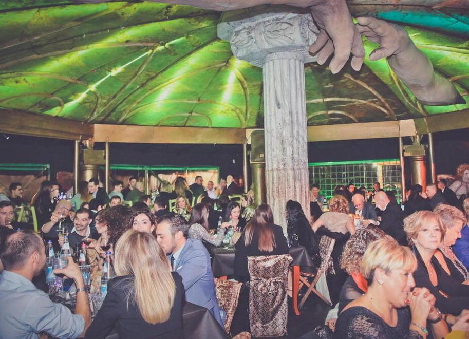 Metal detector in discoteca per scoprire coltelli e spray 