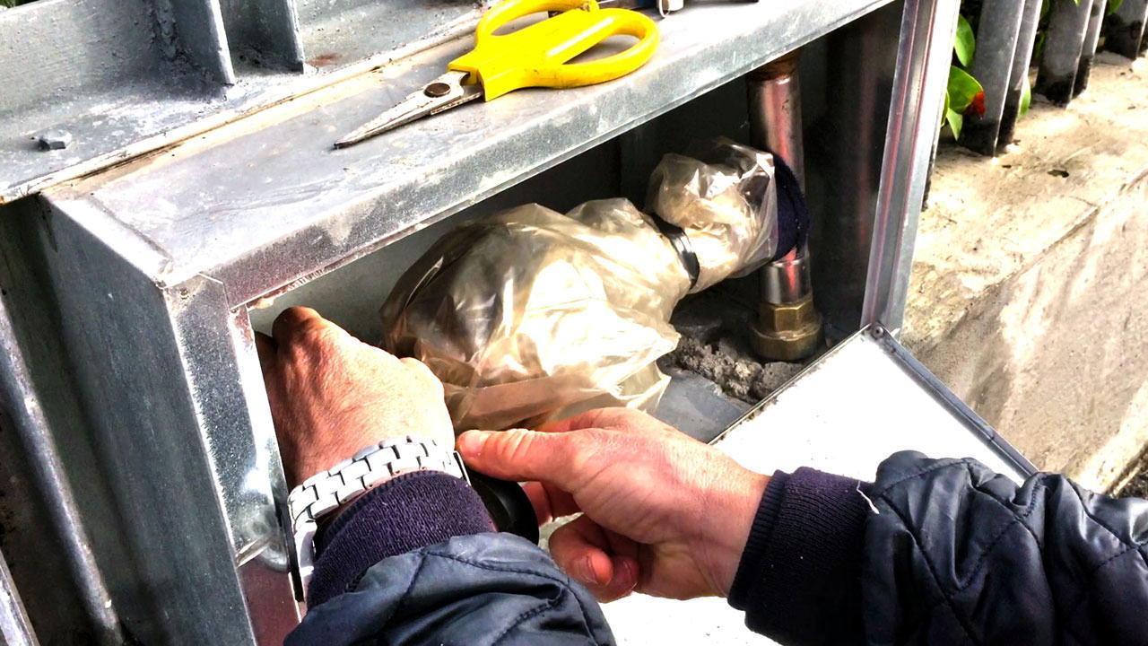 Un contatore viene protetto in vista del gelo