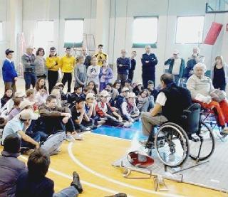 Un momento della giornata dei disabili