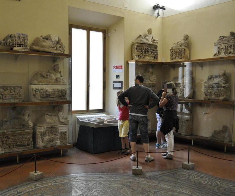 Al Guarnacci restauro dei mosaici romani grazie ai tedeschi 