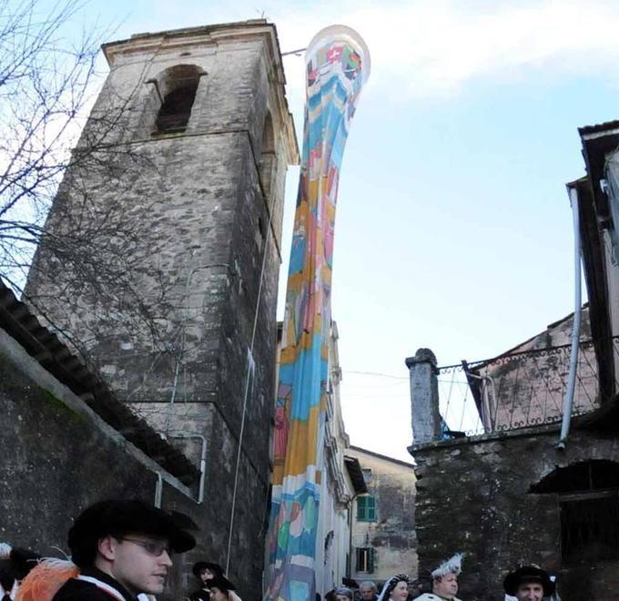 Quercia, la Befana porta 25 metri di calza 