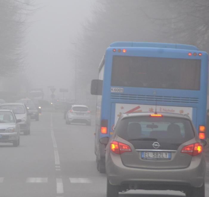 Smog, nuovo stop per camini e vecchie auto a gasolio
