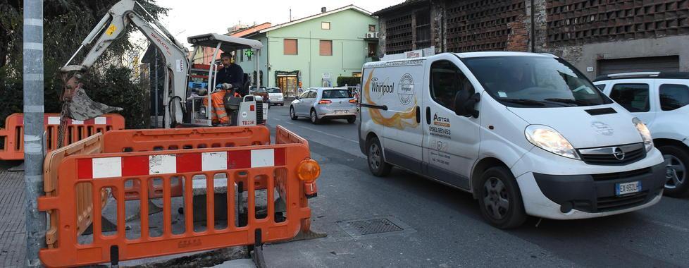 Nuovi scavi sulla strada Torna la protesta 