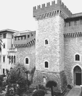 A sinistra l’Accademia di Belle Arti a destra il presidente Simone Caffaz