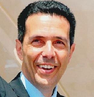 Sopra gli impianti sportivi del Carburo a Portoferraio, accanto il consigliere comunale di Gente Comune Roberto Marini