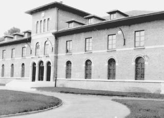 Una foto del teatro Solvay che anche per la stagione 2009-2010 non offrirà un cartellone ai cittadini