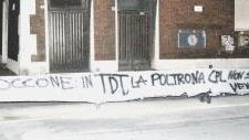 A sinistra lo striscione che è stato affisso la notte tra lunedì e martedì al Palazzo del Portuale a destra Riccardo Boccone