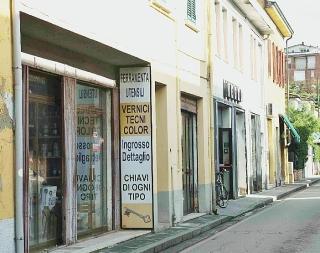 La ferramenta svaligiata in pieno giorno