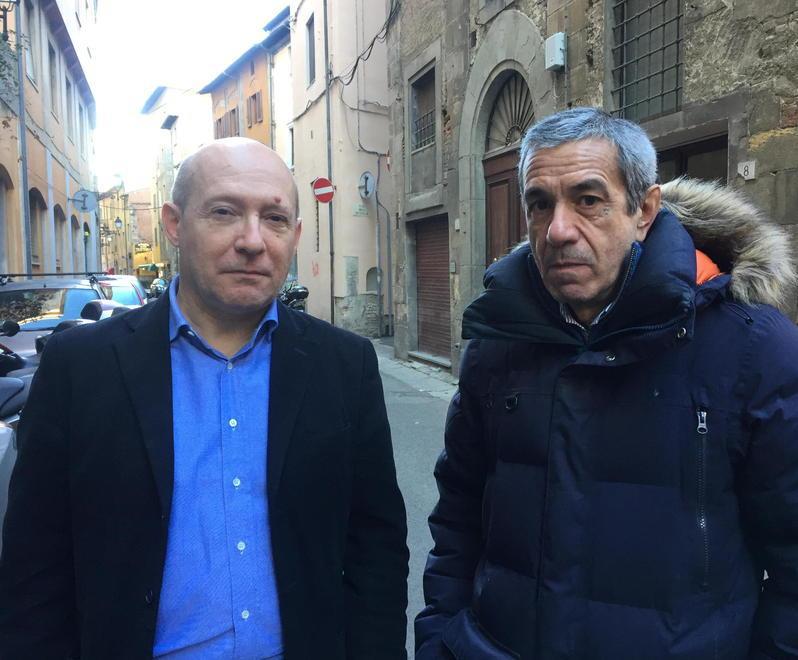 Gli abitanti: «Qui la droga è nascosta nei contatori» 