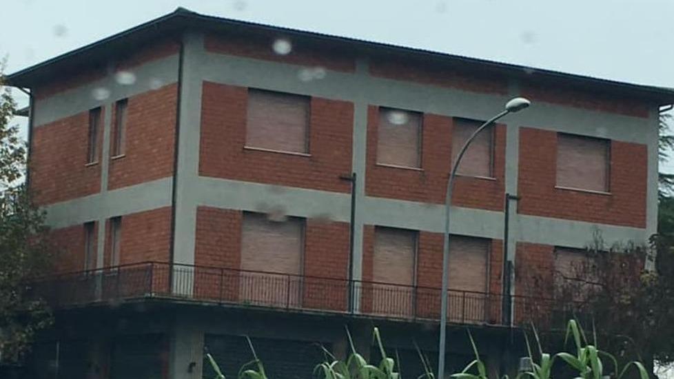 Strane presenze all’ex albergo Blitz dei carabinieri all’alba