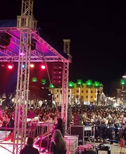 Tremila in piazza per ballare e brindare 