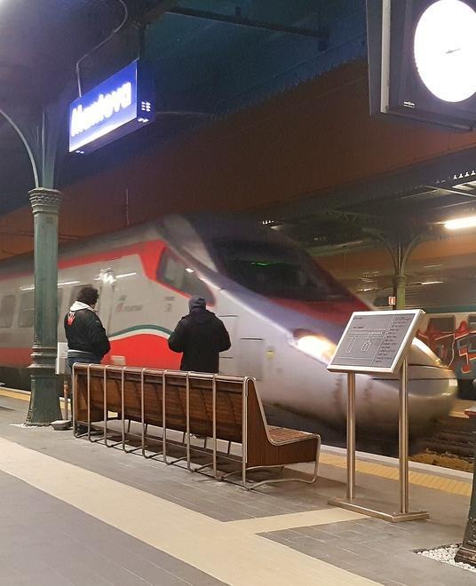 Il pit-stop del Frecciargento Trenitalia: «Scuse e rimborsi» 