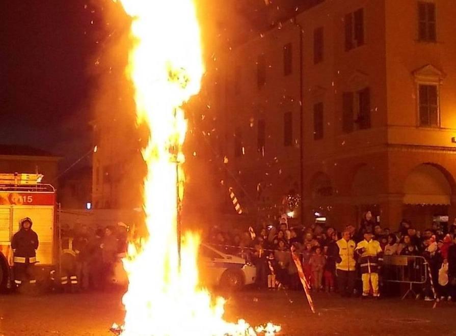 Divertimondo, mercatini e saluta la pista del ghiaccio