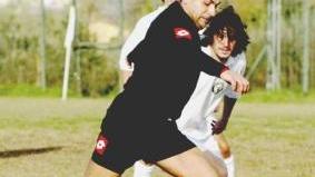 Sopra e nella foto in alto due immagini del derby di Villanova