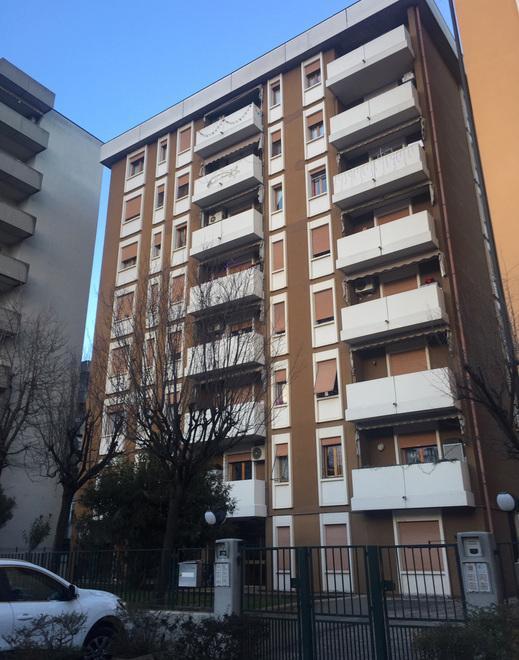 Scoppia un incendio in un appartamento Intossicato un 18enne