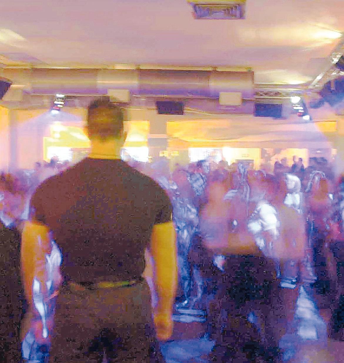 Giovani gay cacciati da una festa, il racconto dell'amica-testimone