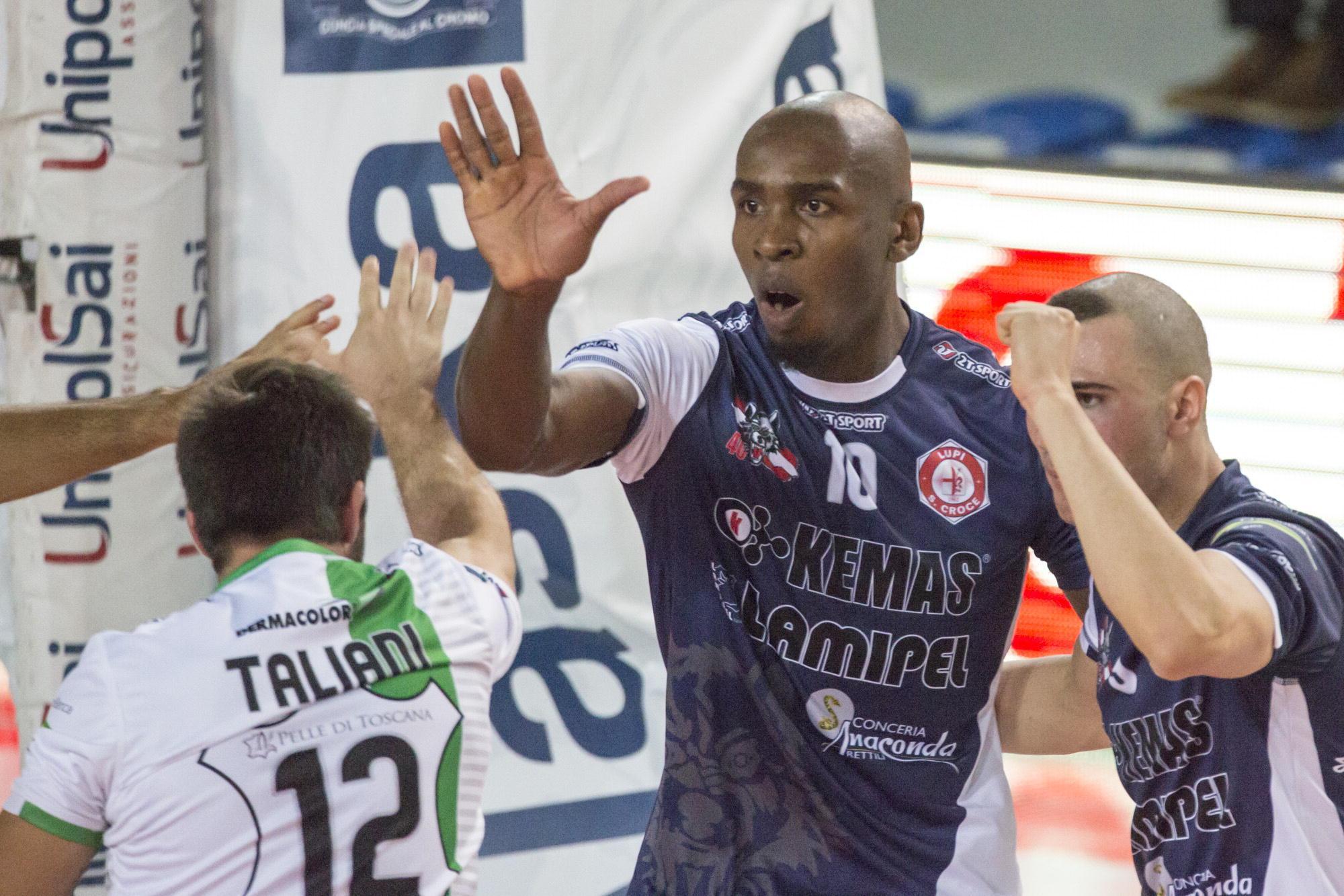 Al centro, il giocatore della Kemas Lamipel, Wagner Pereira da Silva (Foto Franco Silvi)