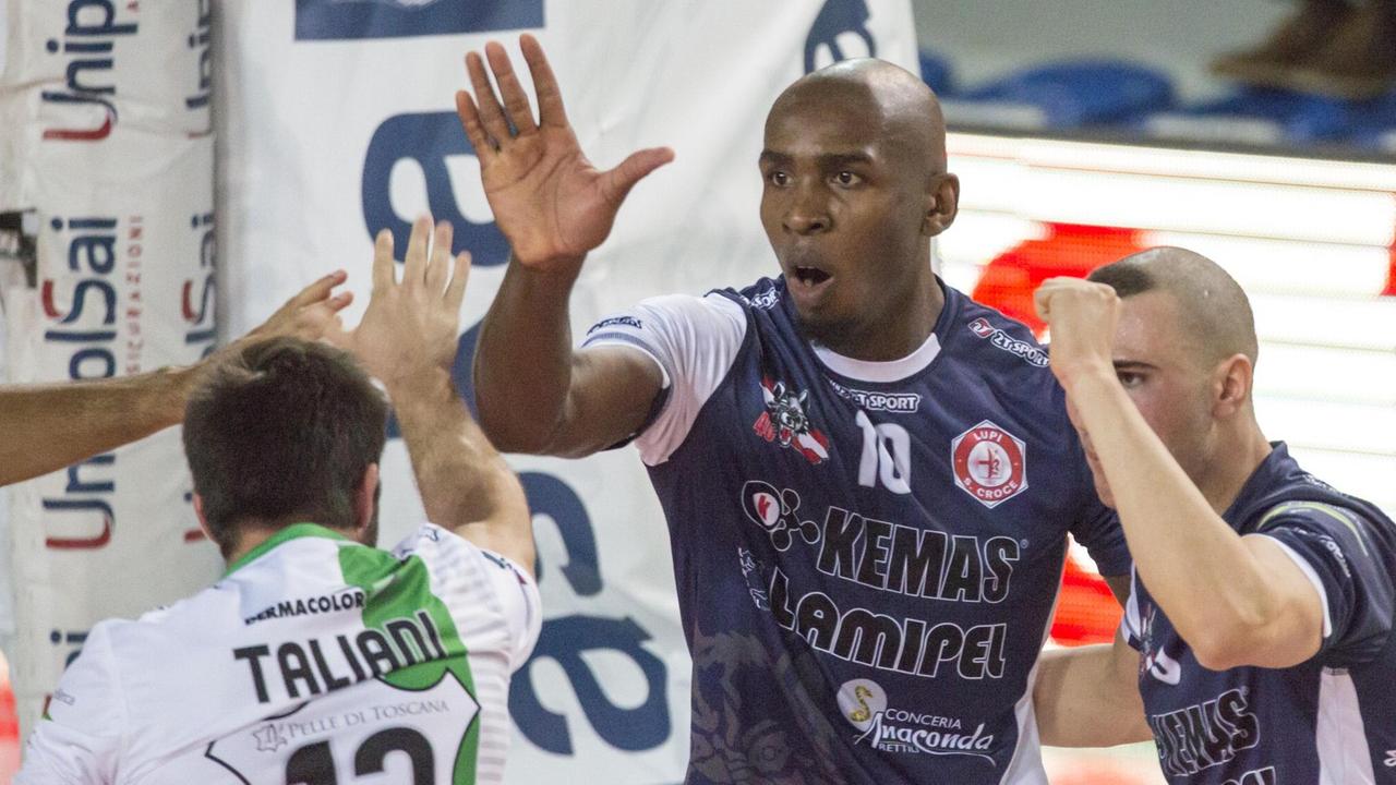 Al centro, il giocatore della Kemas Lamipel, Wagner Pereira da Silva (Foto Franco Silvi)