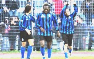 Carparelli festeggia il gol del 2-0 al Mannucci