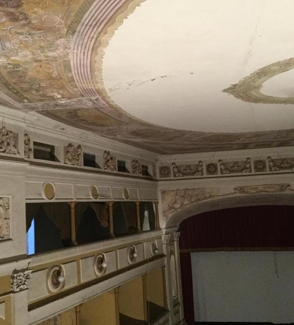 Iniziata la lotta contro il tempo per salvare il teatro dal degrado 