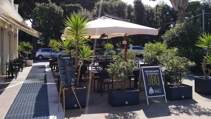 Ladri in azione al ristorante Bbq: via mille euro e cibo