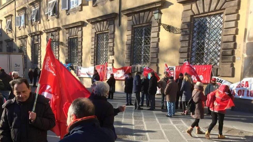Pensionati in piazza contro il taglio dell’assegno