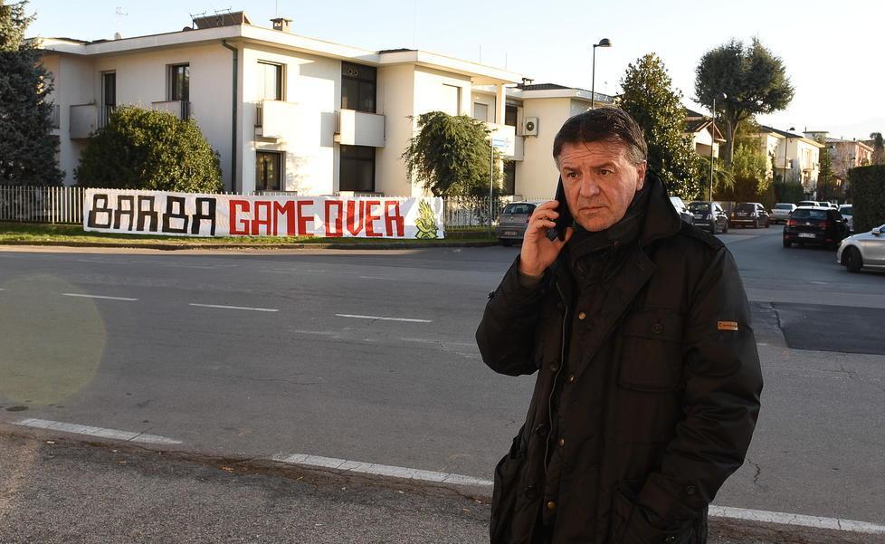 Il ds Obbedio è in vacanza e il dt Tommasi è pronto ad ingaggiare un terzino 