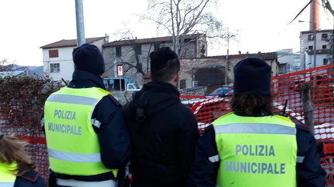 Palazzina mai finita e abbandonata diventa un dormitorio