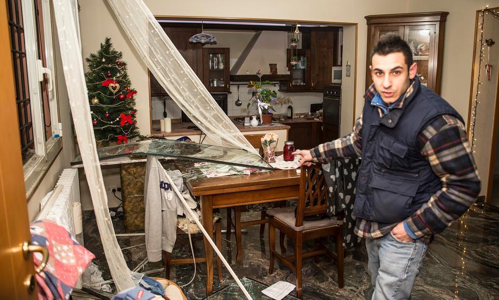 «I vetri sono scoppiati Per fortuna siamo salvi» 