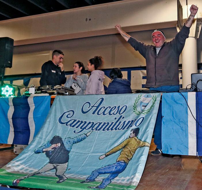 Ieri la Curva Ovest ha festeggiato Venduti anche i seggiolini storici