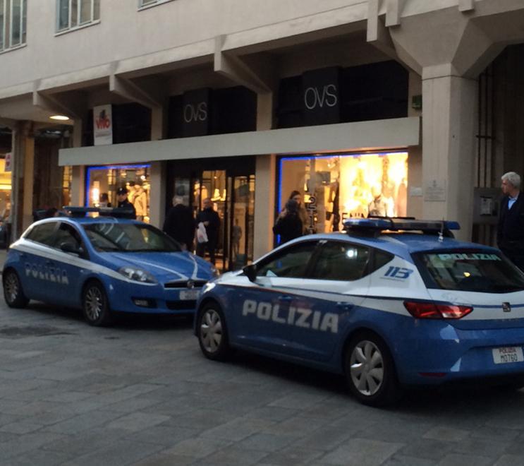Sorpreso a rubare all’Ovs morde un addetto e tenta la fuga: denunciato