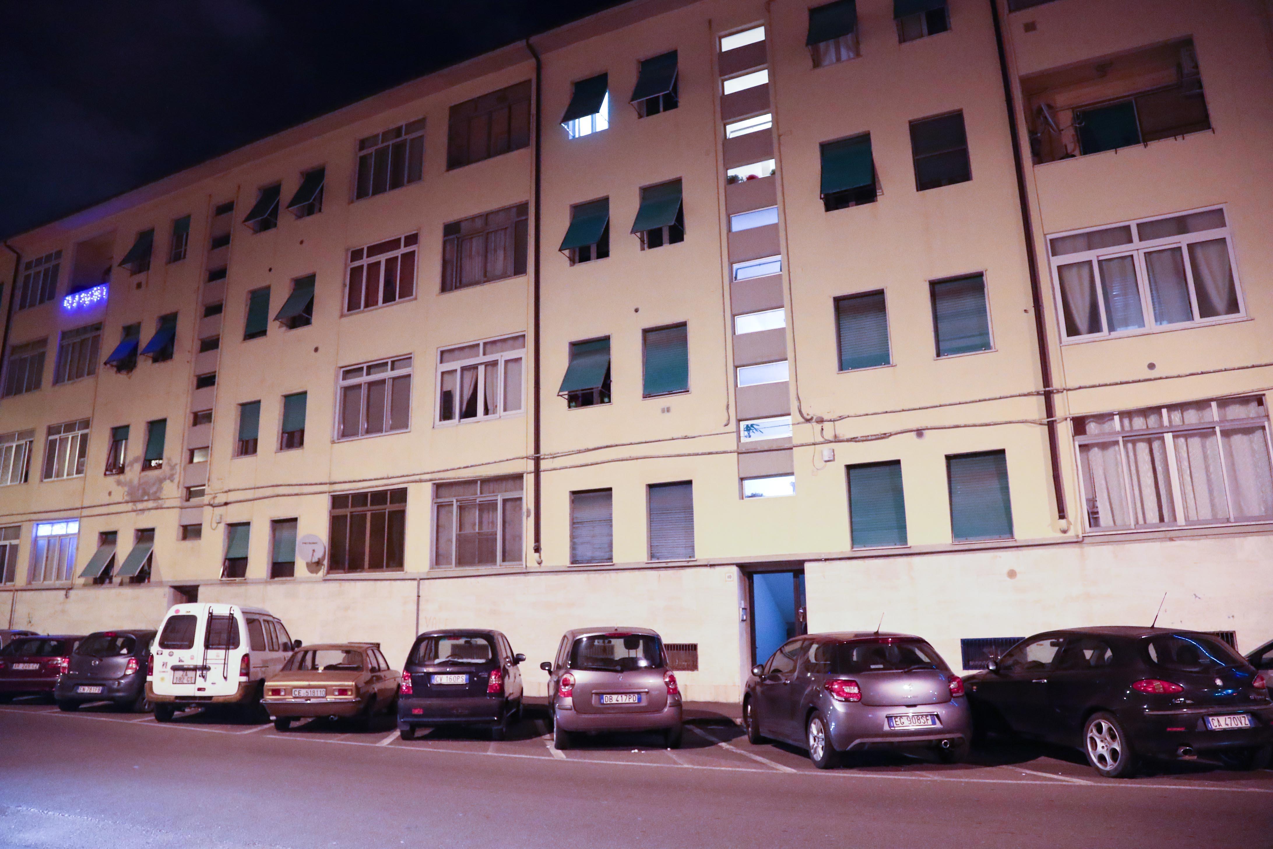 Trovato morto in casa a 44 anni, mistero sulle cause 