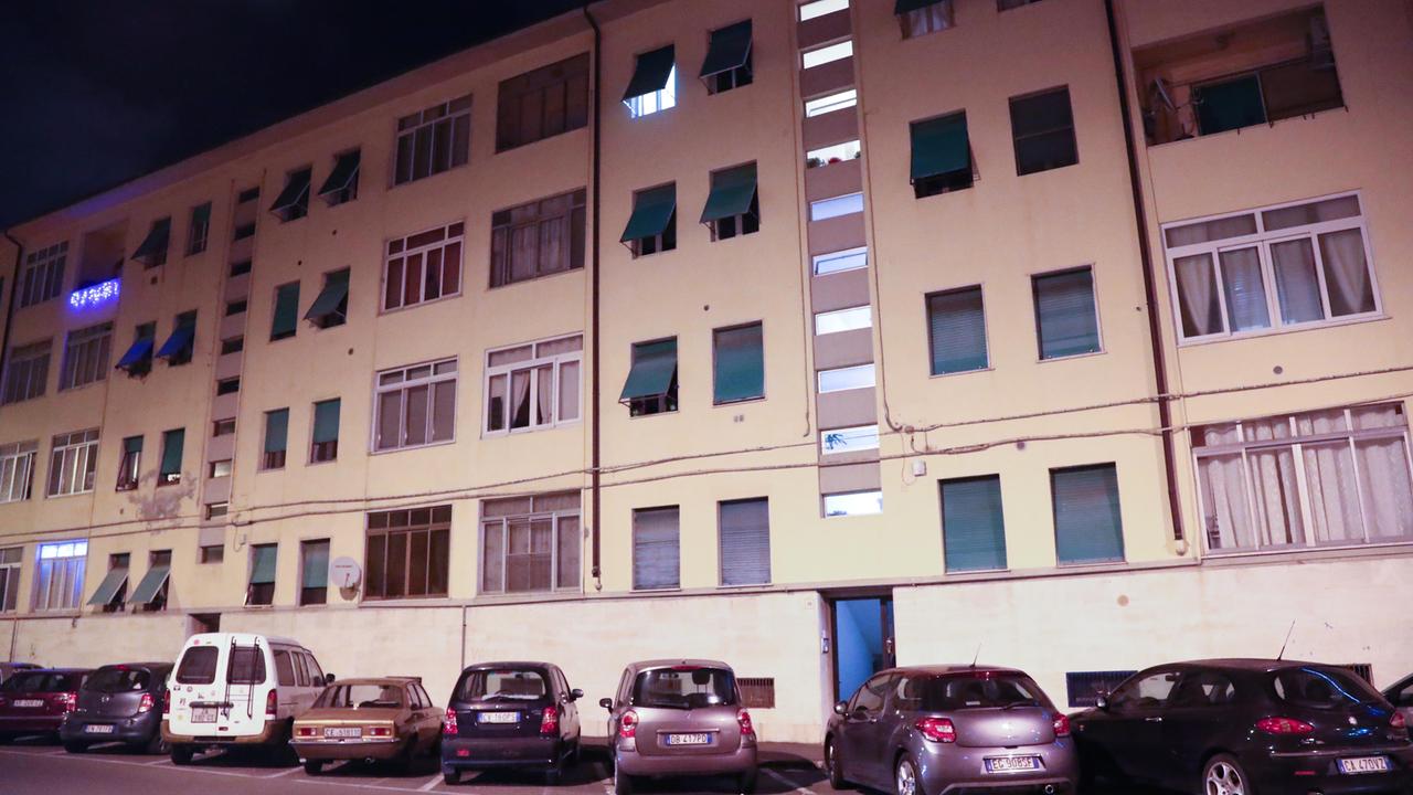 Trovato morto in casa a 44 anni, mistero sulle cause