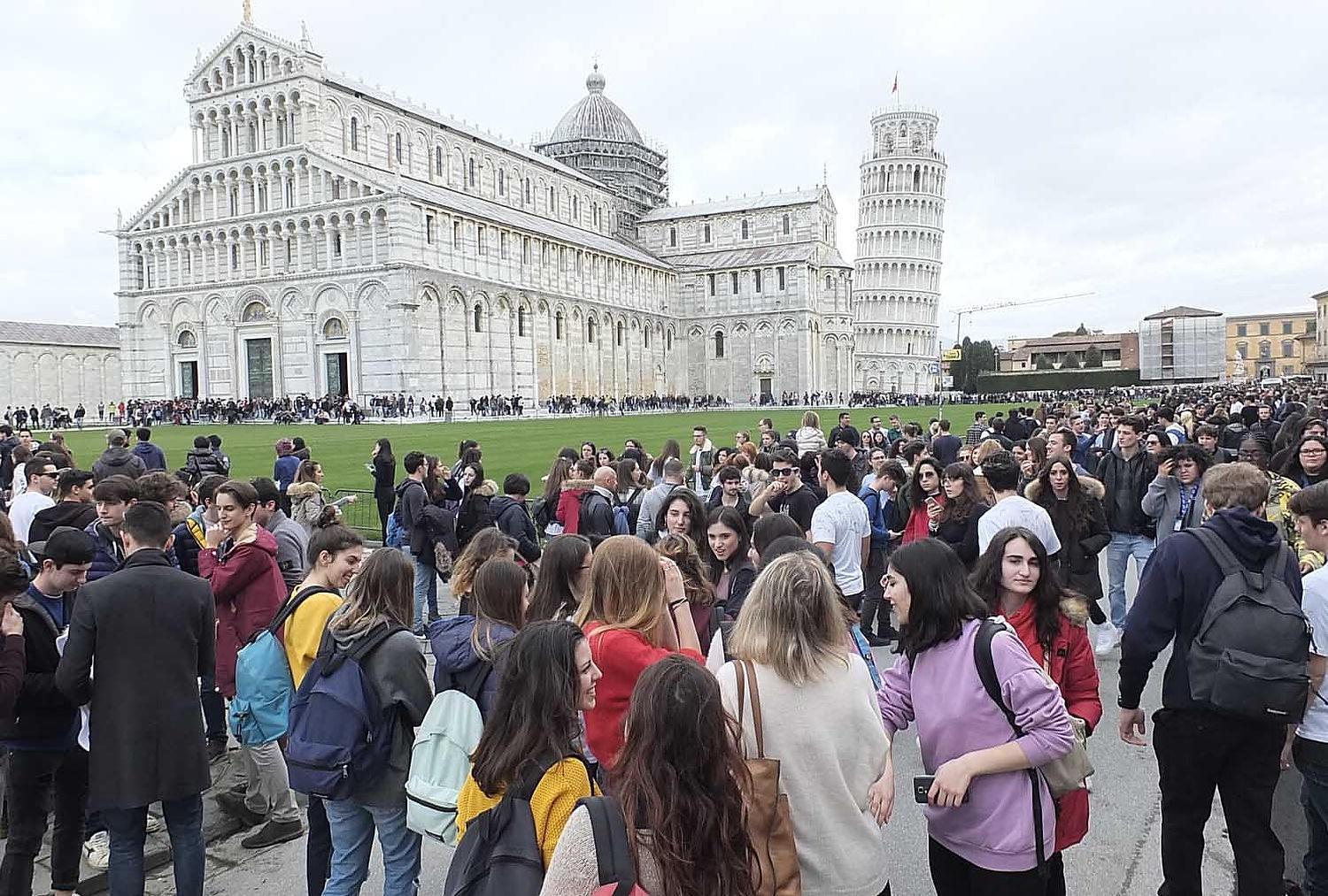 Turisti in Piazza dei Miracoli