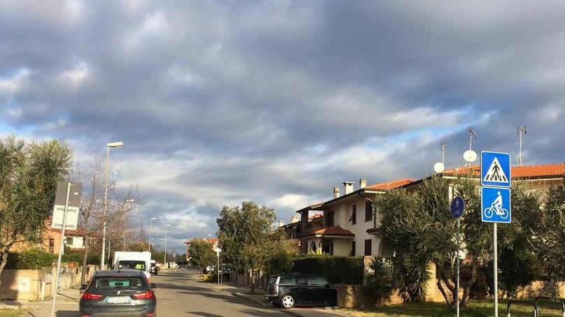 Operazione sicurezza ostacoli lungo i percorsi nel quartiere Ladronaia