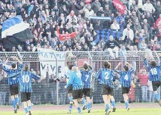 I nerazzurri esultano con i tifosi a Pontedera
