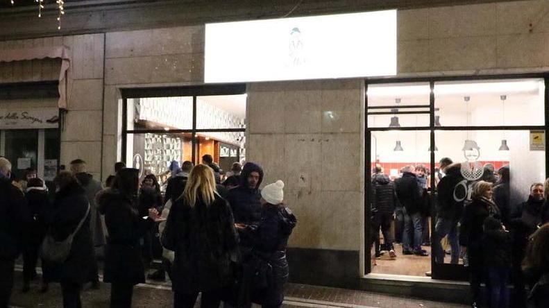 In tanti all’inaugurazione di Ottopizza: spazzolati ottanta metri di pizza