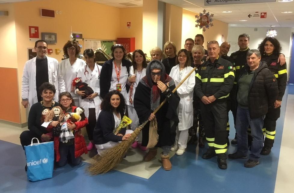 La Befana arriva alla pediatria del San Luca