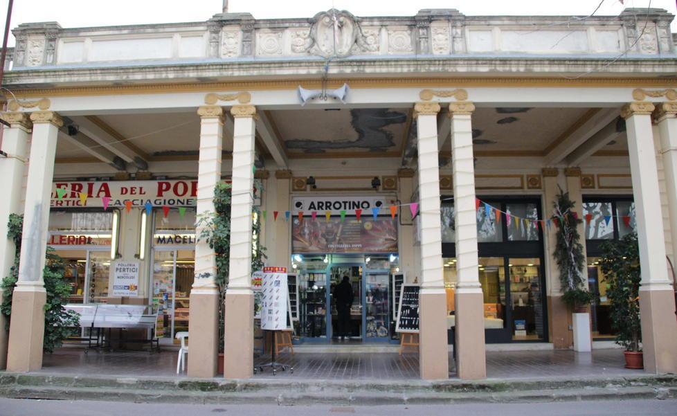 Al Piazzone gallerie e passeggiate in marmo per negozi da grandi firme 