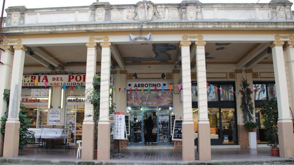 Al Piazzone gallerie e passeggiate in marmo per negozi da grandi firme