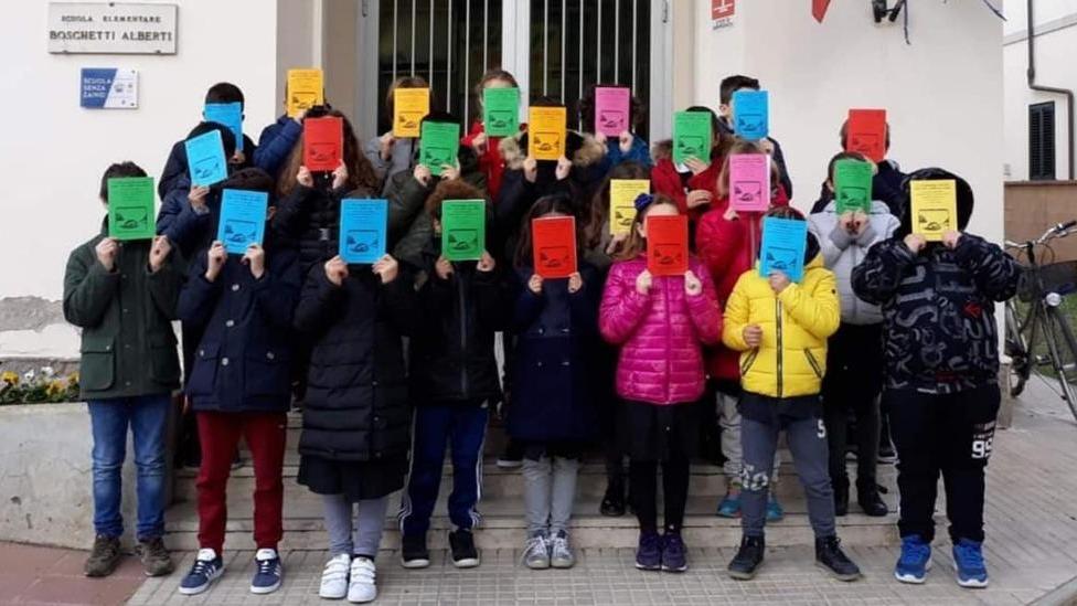 Muore la maestra, da Cecina un libro per i bimbi di Scampia